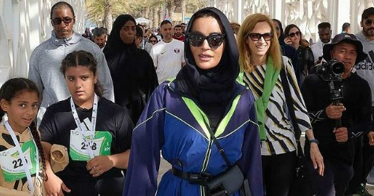 عباءة الشيخة موزا في اليوم الرياضي watanserb.com