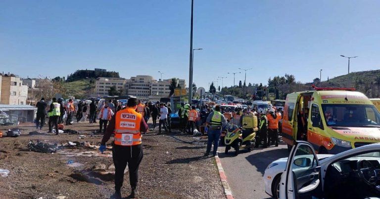 القدس: قتيلان وإصابات بعملية دهس .. من هو المنفذ!؟ عملية الدهس في القدس watanserb.com