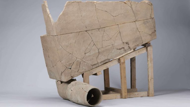 في الصين..علماء آثار يكتشفون مرحاضاً عمره 2400 عام في الصين..علماء آثار يكتشفون مرحاض عمره 2400 عام watanserb.com