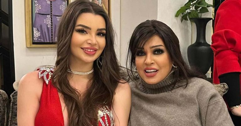 فيفي عبده ترقص مع جوهرة الروسية والأخيرة تُقبل يدها (فيديو) فيفي عبده وجوهرة الروسية watanserb.com