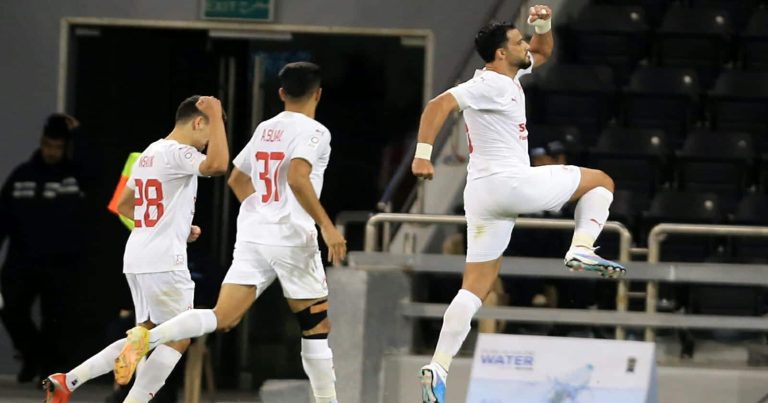 العقيد عمر السومة يُسجل أول هاتريك مع العربي القطري (فيديو) هاتريك عمر السومة watanserb.com