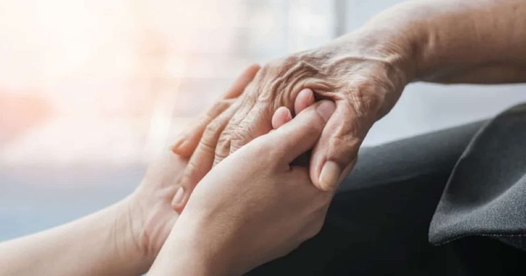 اللحظات الأخيرة هذا ما يحصل للإنسان قبل الموت watanserb.com