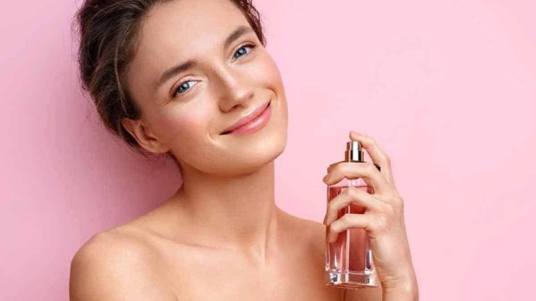 وضع العطر على الرقبة watanserb.com