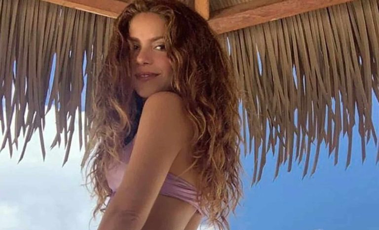 تسريب لقطات لشاكيرا مع مغني كولومبي بأزياء حورية البحر وقُبلة حميمية! (فيديو) تسريب لقطات لشاكيرا مع مغني كولومبي بأزياء حورية البحر وقُبلة حميمية! (فيديو) watanserb.com
