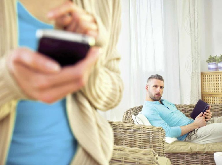 كويتي يكتشف خيانة زوجته بطريقة ماكرة لا تخطر على البال! watanserb.com