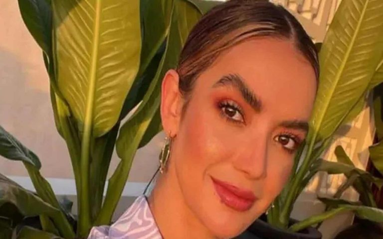 مذيعة تفقد الوعي وتسقط أرضا وزميلها يوجه رسالة لوالدتها (فيديو) مذيعة تفقد الوعي وتسقط أرضا watanserb.com