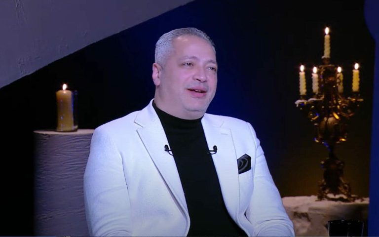 راقصة أجنبية وإعلامي مصري watanserb.com