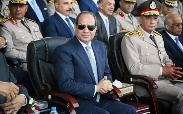 لوموند: امبراطورية الجيش المصري تحت التهديد ودول الخليج لن تتنازل للقاهرة بعد الآن! الجيش المصري تحت التهديد watanserb.com