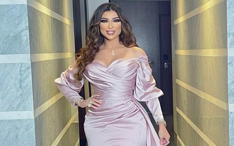 دنيا بطمة في إطلالة جريئة watanserb.com