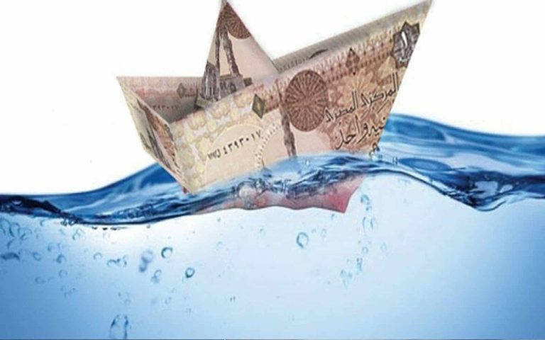 تأخر التعويم يصعد بسعر الدولار في السوق السوداء بمصر watanserb.com