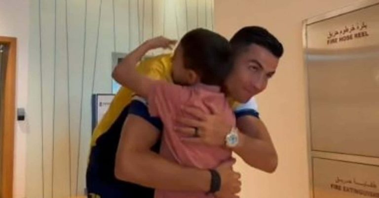 الطفل السوري ربيع شاهين وتحقق حلمه برؤية رونالدو watanserb.com