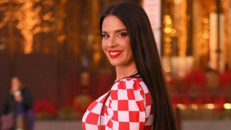 ملكة جمال كرواتيا إيفانا نول بإطلالة فاضحة بعد سرقة ملابسها في باريس (شاهد) watanserb.com