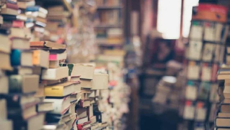 القرآن والكتاب المقدّس.. فيما يلي الكتب الأكثر قراءة في التاريخ.. أكثر الكتب قراءة في التاريخ watanserb.com