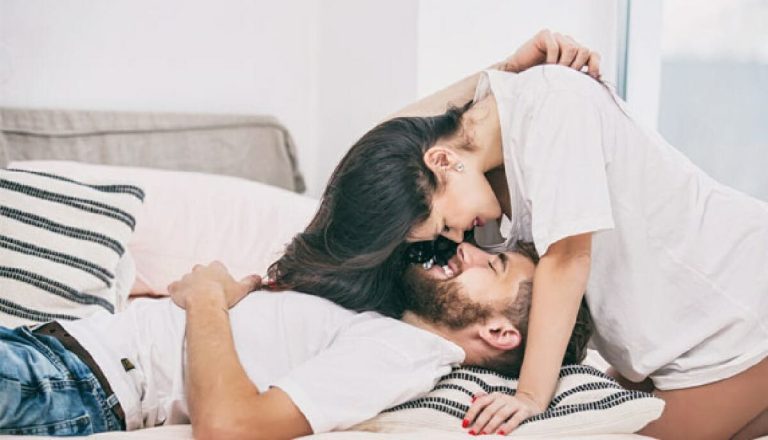 فيما يلي قواعد التحدث مع شريكك عن العلاقات الحميمية.. التحدّث مع شريكك على العلاقة الحميمة watanserb.com