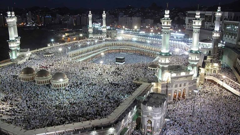 منع التصوير في الحرم المكي لأسباب تسويقية.. مسؤول سعودي يرد على خبر أثار ضجة منع التصوير في الحرم المكي watanserb.com