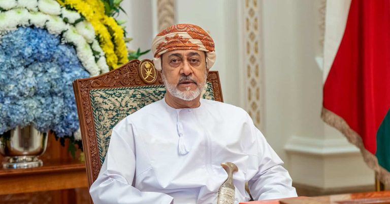 جهود مكثفة للسلطان هيثم بن طارق تجاه القطاع الخاص لحلحلة التحديات بسوق العمل (فيديو) السلطان هيثم بن طارق والقطاع الخاص watanserb.com