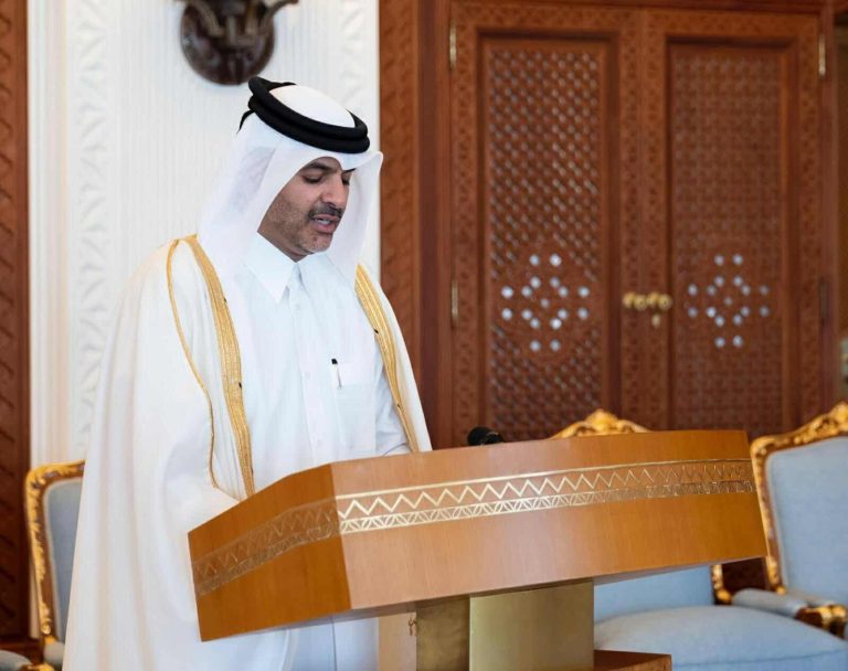 تغريدة مؤثرة للشيخ خالد بن خليفة بعد انتهاء رئاسته للحكومة القطرية وتفاعل واسع الحكومة القطرية الجديدة watanserb.com