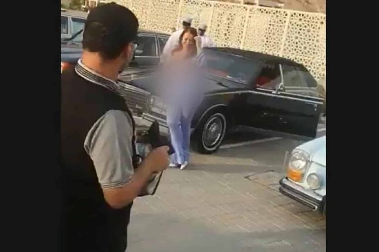 بعد رقص المعلاية.. امرأة بملابس مخلة في شوارع عُمان تثير جدلا (شاهد) امرأة ملابس غير محتشمة مسقط watanserb.com