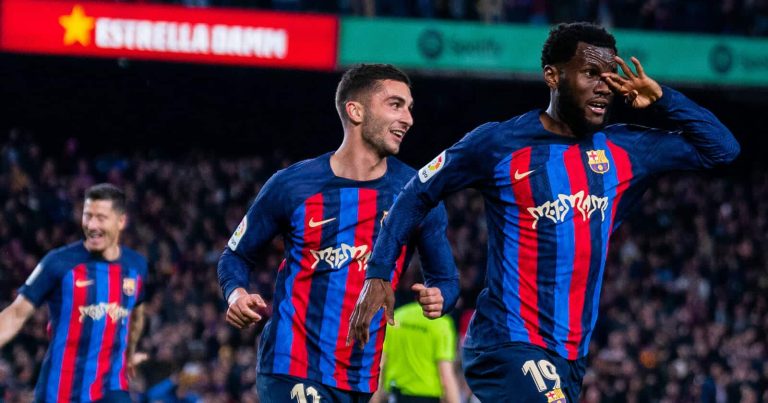 برشلونة يحسم قمة الكلاسيكو أمام الغريم ريال مدريد بفوزٍ في الوقت القاتل (شاهد) برشلونة وريال مدريد في الكلاسيكو watanserb.com