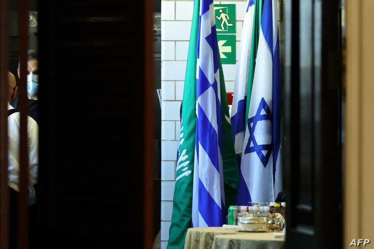 تعليمات سعودية لسفراء المملكة بالخارج بدعوة وتبادل الزيارات مع نظرائهم الإسرائيليين! تبادل زيارات بين السفارات السعودية والإسرائيلية watanserb.com