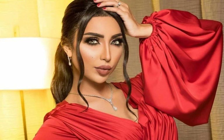 دنيا بطمة برسائل غامضة وفيديو من المسجد النبوي! (شاهد) دنيا بطمة برسائل غامضة وفيديو من المسجد النبوي! (شاهد) watanserb.com