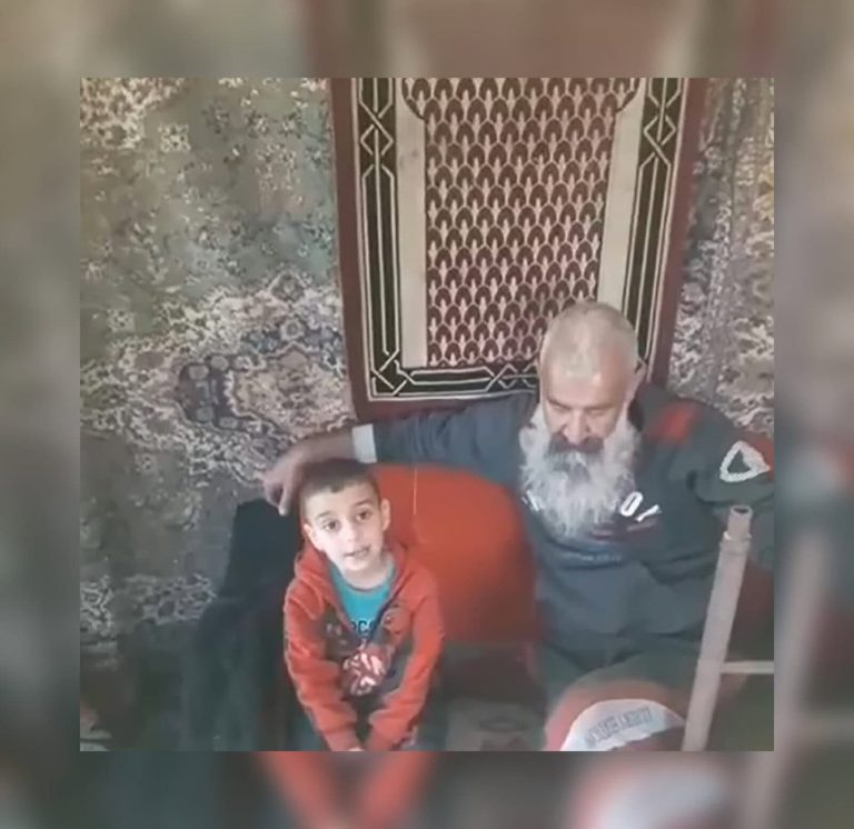عفوية طفل سوري تفضح سرقة نظام الأسد للمساعدات بكلمات مبكية (شاهد) سرقة المساعدات في سوريا watanserb.com