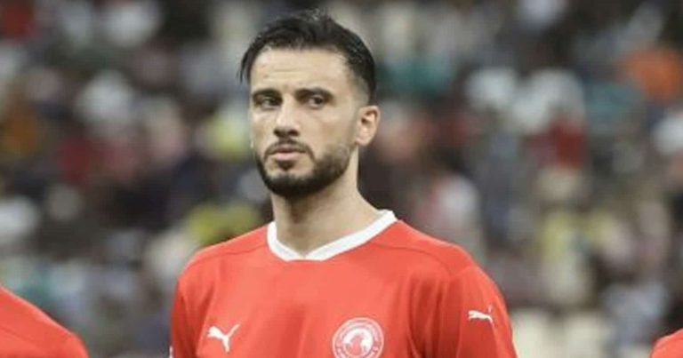 بطاقتان في دقيقة واحدة.. غضب جماهير العربي القطري بعد طرد عمر السومة (فيديو) طرد عمر السومة watanserb.com