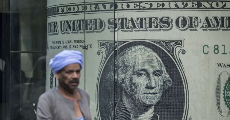 مصر.. سعر الدولار بالسوق السوداء يقفز لرقم خيالي قبل التعويم المتوقع سعر الدولار بالسوق السوداء في مصر watanserb.com