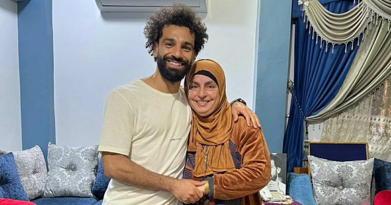 ظهور نادر لوالدة محمد صلاح watanserb.com