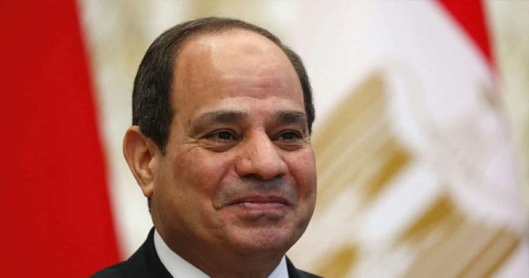 السيسي يكشف سر “حنيته” الزائدة على المصريين ووصية والدته (فيديو) عبدالفتاح السيسي watanserb.com