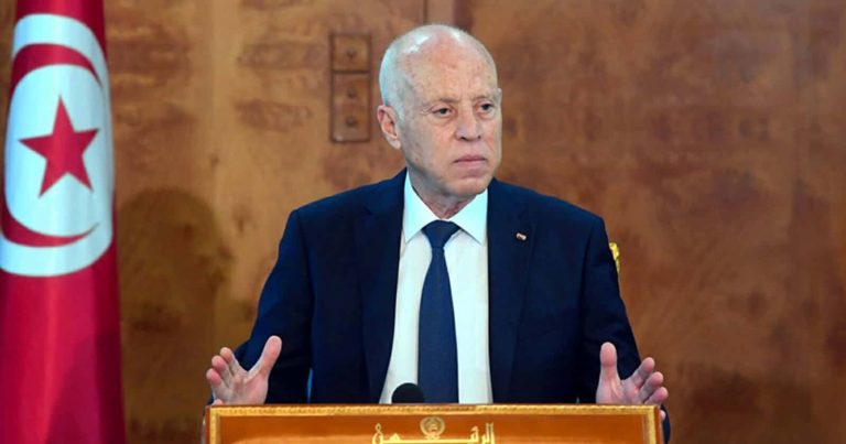 ديفيد هيرست: قيس سعيد “دكتاتور رديء” وهذا هو السبيل الوحيد لإنقاذ تونس قيس سعيد watanserb.com