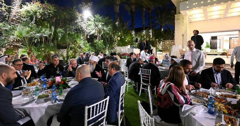 مأدبة إفطار إماراتية للإسرائيليين نظمها محمد آل خاجة watanserb.com
