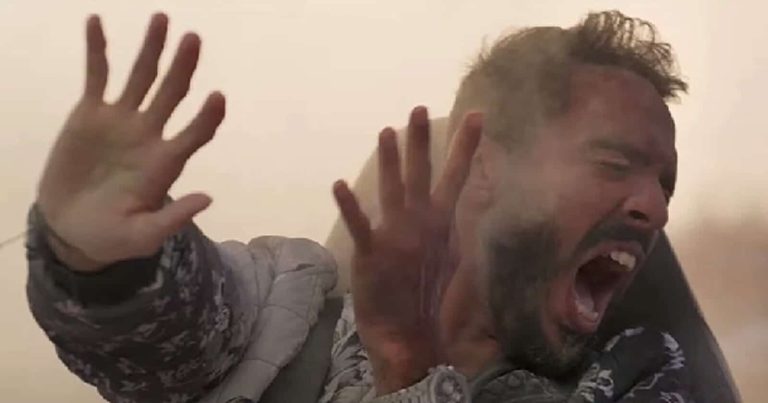 محمود كهربا ينفجر في وجه رامز جلال watanserb.com