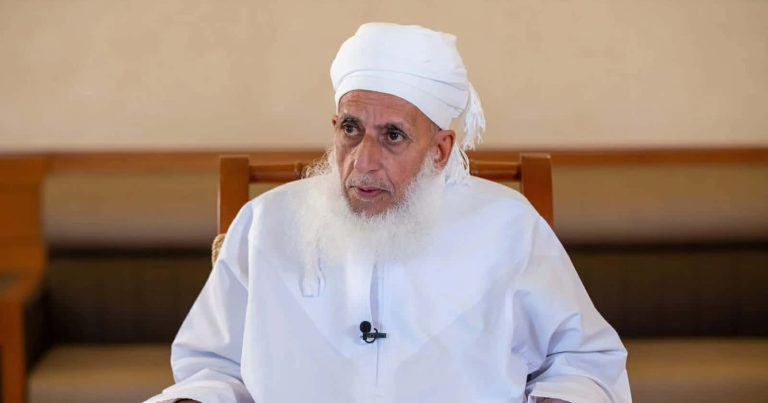 هذا هو رأي مفتي عام سلطنة عُمان في تفتيش الزوج لهاتف زوجته أو العكس مفتي سلطنة عمان watanserb.com