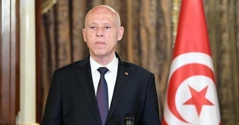 ممثلة إباحية تشيد بحكمة قيس سعيد الذي يمثل أملاً للشباب.. خبر يغزو صفحات مؤيدة للديكتاتور! ممثلة إباحية تشيد بحكمة قيس سعيد watanserb.com