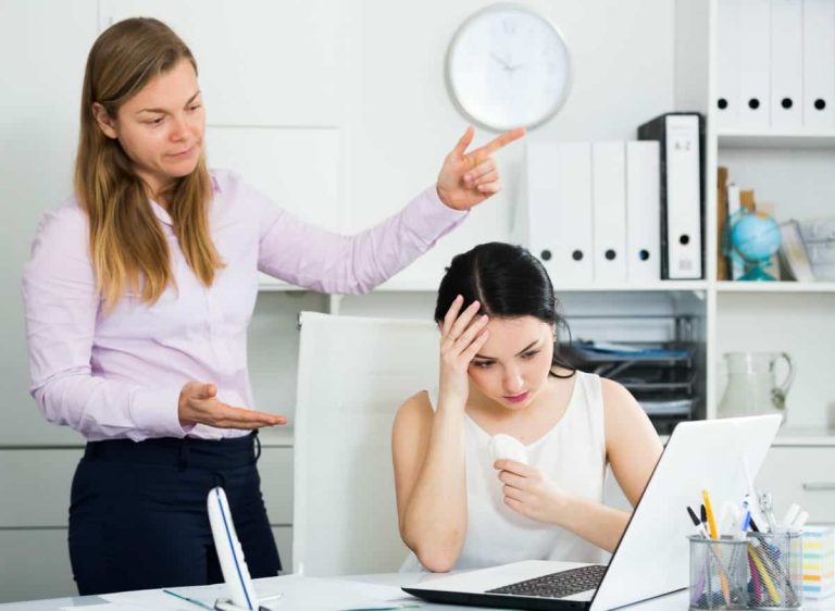 منها النميمة..6 عادات سيئة تجعل الموظف غير محبوب في مكان عمله watanserb.com