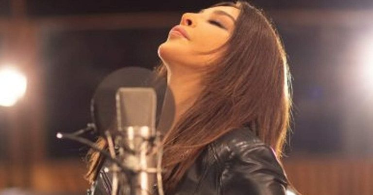 إليسا ترقص بفستان مكشوف الصدر وترفع حماس الحضور: “يلا شباب” (شاهد) إليسا ترقص بفستان مكشوف الصدر watanserb.com