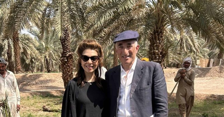 يهود يزرعون أشجار النخيل في المدينة المنورة للمرة الأولى وذهول ينتاب الزوار يهود يزرعون أشجار في المدينة المنورة watanserb.com