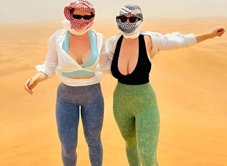 ممثلة إباحية تصور فيلمها الجديد في صحراء دبي ثم تتجول في مسجد الشيخ زايد الكبير (شاهد) ممثلة إباحية تصور فيلمها الجديد في صحراء دبي (شاهد) watanserb.com