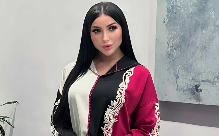 جمهور دنيا بطمة يشبهها بالأفعى حين تبدل جلدها بعد هذه الصور! (شاهد) جمهور دنيا بطمة يشبهها بالأفعى حين تبدل جلدها بعد هذه الصور! (شاهد) watanserb.com