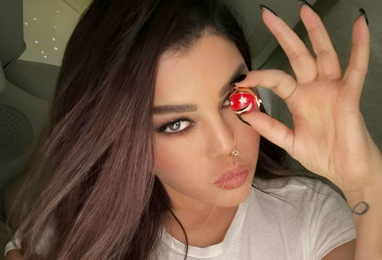 هيفاء وهبي تلعب البلياردو والشطرنج بأقصر فستان في دولابها (شاهد) watanserb.com