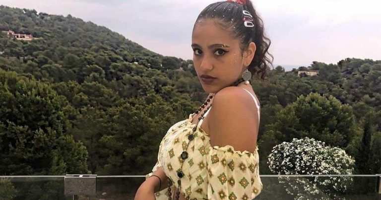 جنا عمرو دياب بأقصر تنورة في رمضان والجمهور: "مبروك كسبتي افطار صائم"! (شاهد) watanserb.com