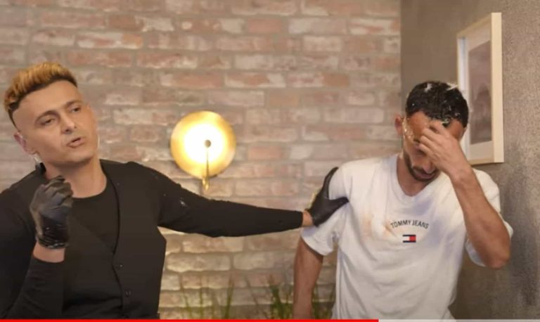 عصبية كبيرة لنجم الأهلي أحمد عبدالقادر واعتداء عنيف على رامز جلال (فيديو) أحمد عبد القادر مع رامز جلال watanserb.com