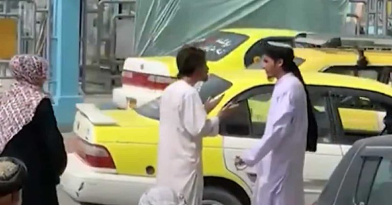 اعتداء طالبان على سائق أفغاني watanserb.com
