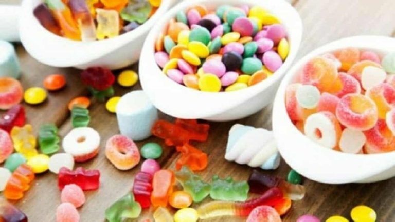 تُباع في السوق ويحبّها الأطفال.. احذر من هذا النوع من الحلويات القاتل الحلويات watanserb.com