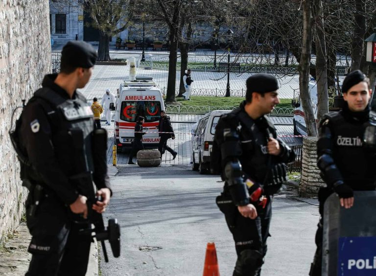 قطع قضيب رجل في حفلة جنس جماعي تركيا watanserb.com