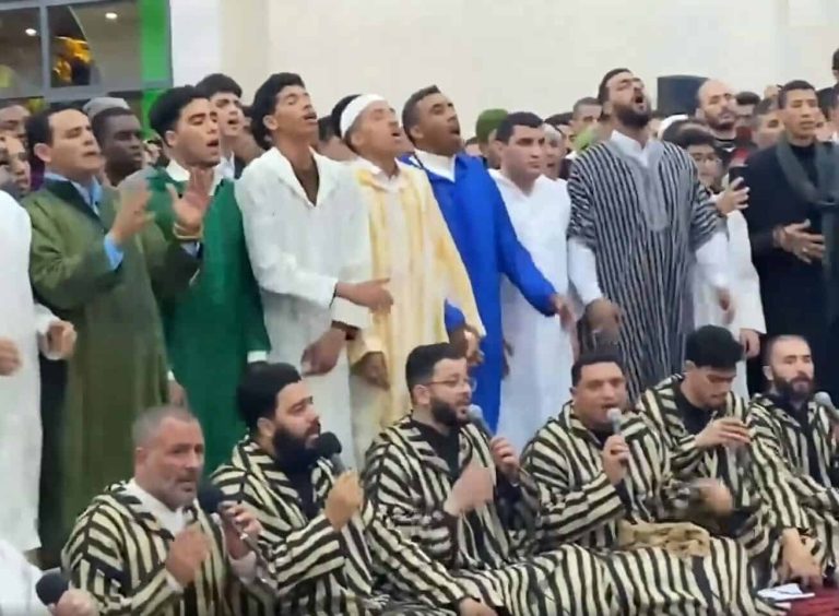 “دين جديد!” .. أتباع الطريقة البودشيشية في المغرب يثيرون جدلاً ليلة القدر! (فيديو) الطريقة البودشيشية في المغرب watanserb.com