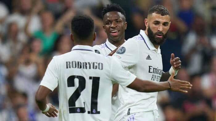 بنزيما لاعب ريال مدريد
