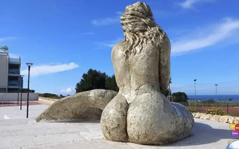 تمثال حورية البحر يثير الجنس للمارة .. وهذه قصته! (صور) تمثال حورية البحر في إيطاليا watanserb.com