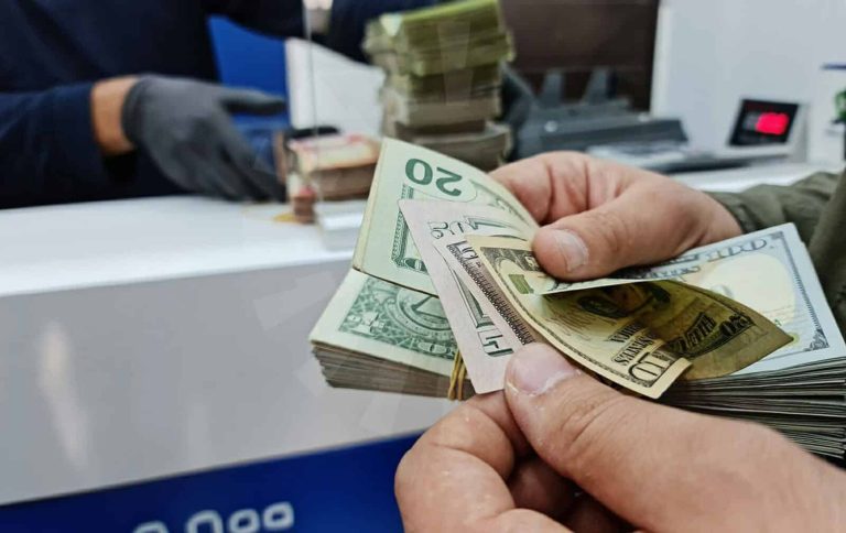 خطوتان إحداهما سعودية تعجل بإزالة الدولرة من الاقتصاد العالمي.. من يربح ومن يخسر؟ السعودية تتخلى عن الدولار watanserb.com